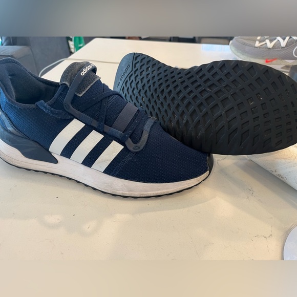 Mens Adidas sneakers navy size 11. - Picture 2 of 3